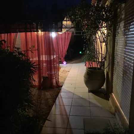 Aux Amandiers 住宿加早餐酒店