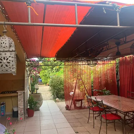 住宿加早餐酒店 Aux Amandiers Fréjus