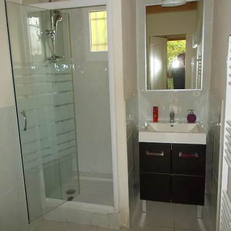 Aux Amandiers 住宿加早餐酒店 3*