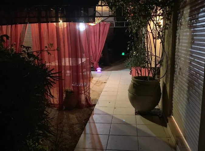 Aux Amandiers Bed & Breakfast