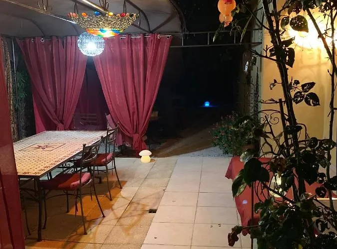 Aux Amandiers