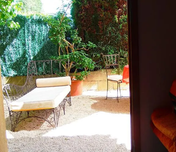 Bed & Breakfast Aux Amandiers Fréjus