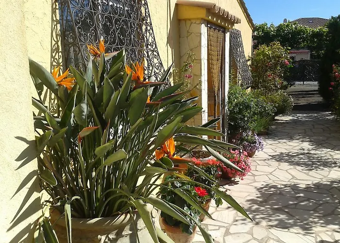 Bed & Breakfast Aux Amandiers Fréjus
