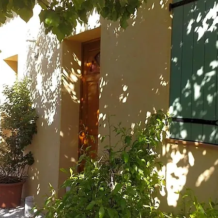 Aux Amandiers לינה וארוחת בוקר