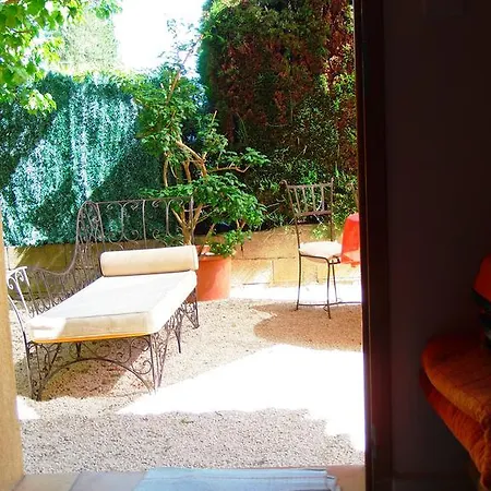 Frühstückspension Aux Amandiers Fréjus