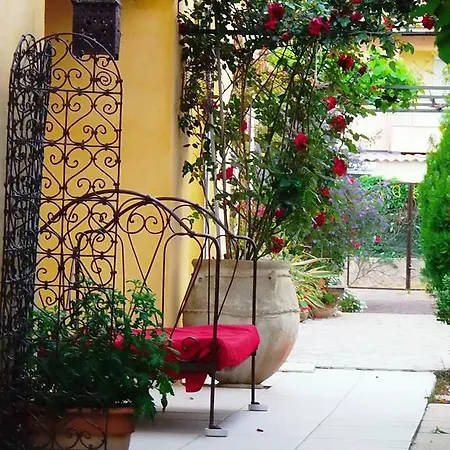 Aux Amandiers Frühstückspension Fréjus