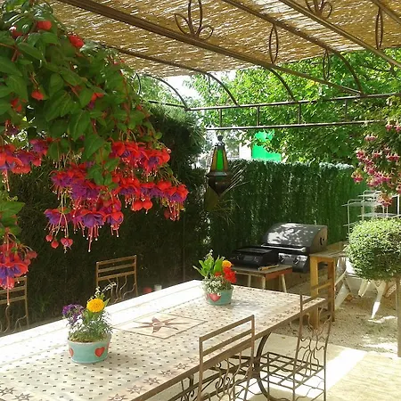 Aux Amandiers 住宿加早餐酒店 3*