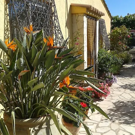 Frühstückspension Aux Amandiers Fréjus