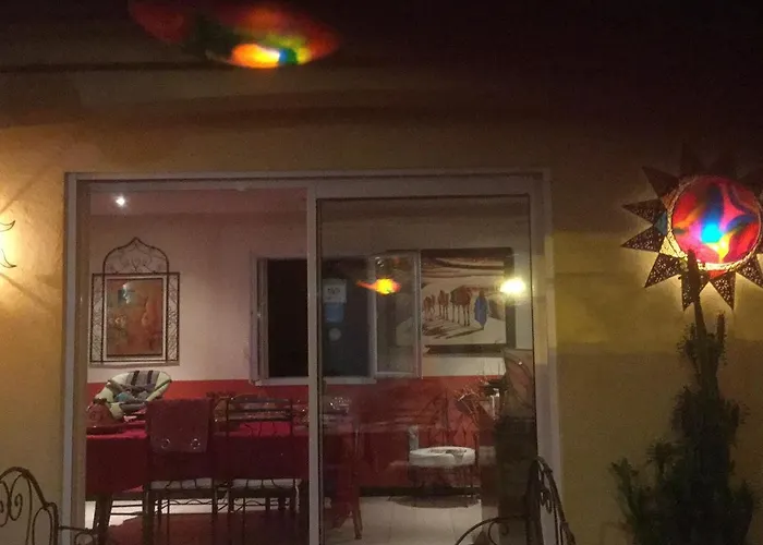 فندق مبيت وإفطار Aux Amandiers 3*