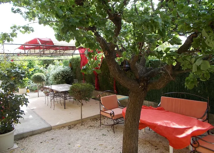 Aux Amandiers فندق مبيت وإفطار Fréjus