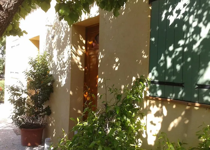 Aux Amandiers فندق مبيت وإفطار Fréjus