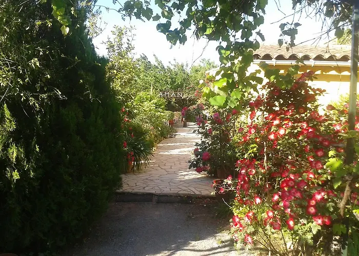 فندق مبيت وإفطار Aux Amandiers 3*