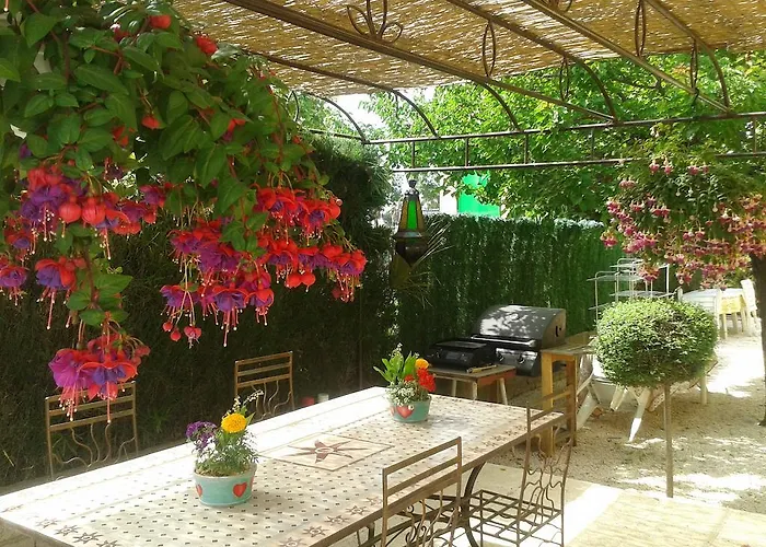 Aux Amandiers فندق مبيت وإفطار 3*